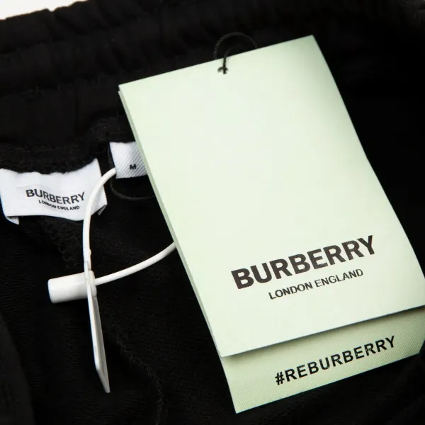 【BURBERRY  公式旗艦店】バーバリー  ショートパンツ  ご好評に付き再入荷！