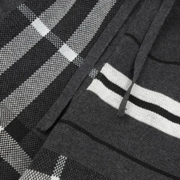 【BURBERRY  公式旗艦店】バーバリー  ショートパンツ  ご好評に付き再入荷！