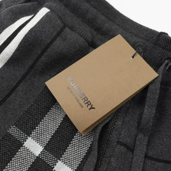 【BURBERRY  公式旗艦店】バーバリー  ショートパンツ  ご好評に付き再入荷！