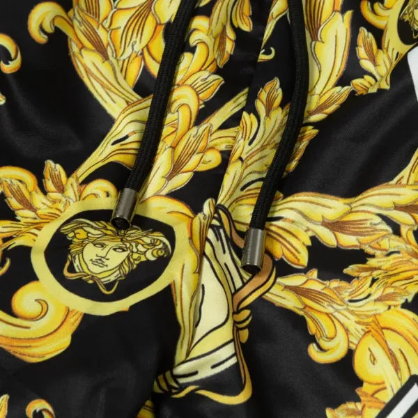 【VERSACE  公式旗艦店】ヴェルサーチ  ショートパンツご好評に付き再入荷 24628