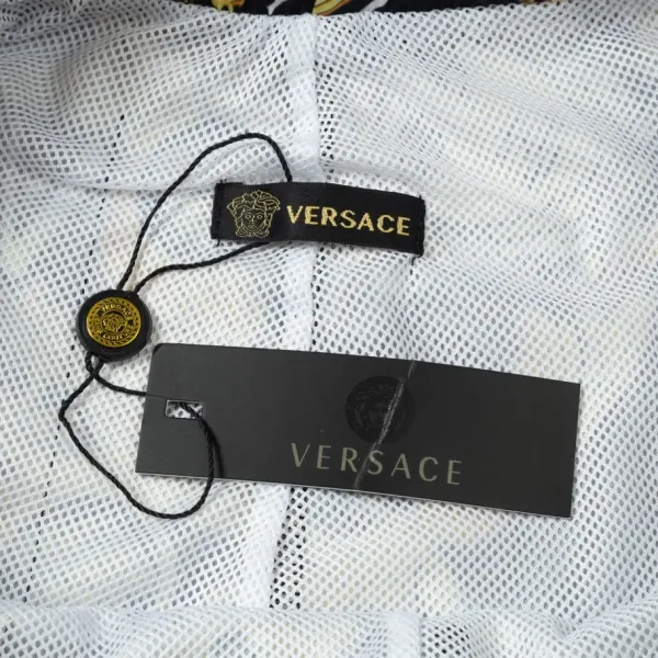 【VERSACE  公式旗艦店】ヴェルサーチ  ショートパンツご好評に付き再入荷 24628