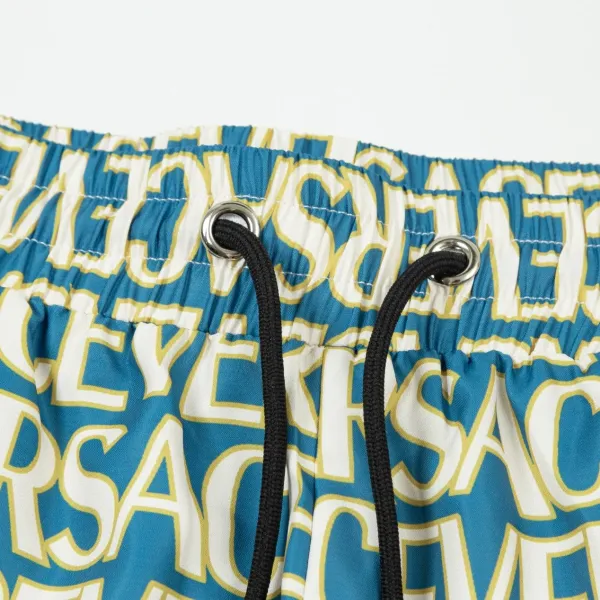 【VERSACE  公式旗艦店】ヴェルサーチ  ショートパンツご好評に付き再入荷 24628