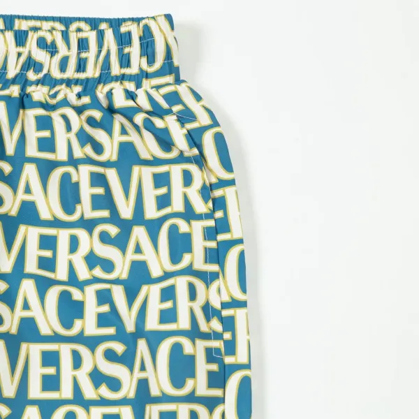 【VERSACE  公式旗艦店】ヴェルサーチ  ショートパンツご好評に付き再入荷 24628