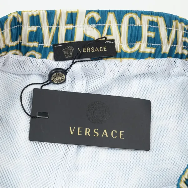 【VERSACE  公式旗艦店】ヴェルサーチ  ショートパンツご好評に付き再入荷 24628