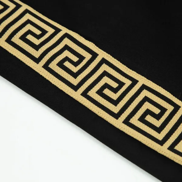 【VERSACE  公式旗艦店】ヴェルサーチ  ショートパンツ  ご好評に付き再入荷！