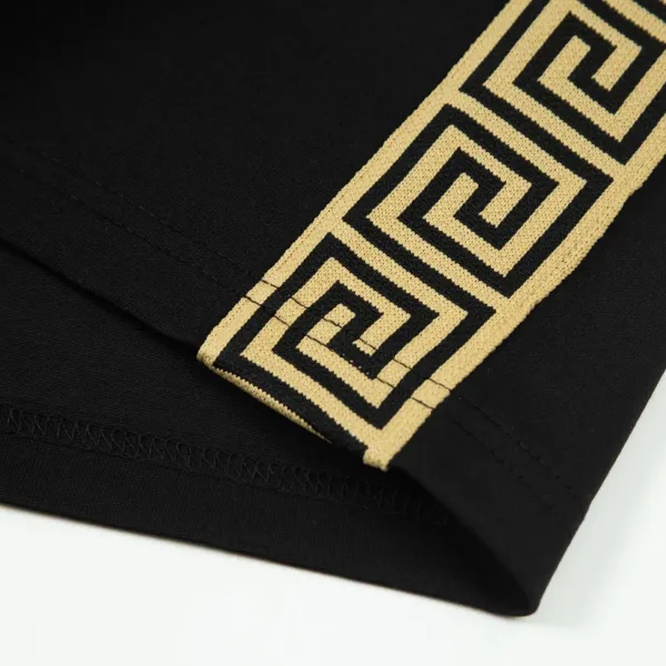 【VERSACE  公式旗艦店】ヴェルサーチ  ショートパンツ  ご好評に付き再入荷！