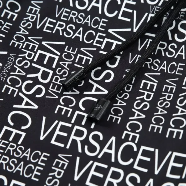 【VERSACE  公式旗艦店】ヴェルサーチ  ショートパンツ  ご好評に付き再入荷！