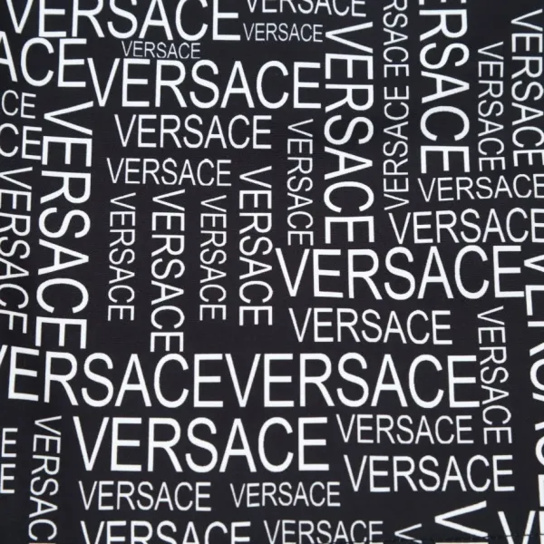 【VERSACE  公式旗艦店】ヴェルサーチ  ショートパンツ  ご好評に付き再入荷！