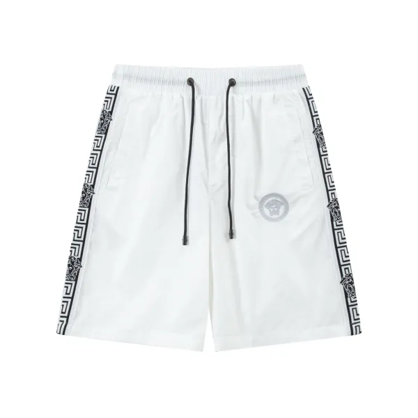 【VERSACE  公式旗艦店】ヴェルサーチ  ショートパンツ  ご好評に付き再入荷！
