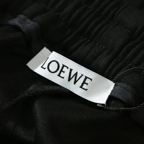 【LOEWE 公式旗艦店】ロエベ   ショートパンツ  ご好評に付き再入荷！
