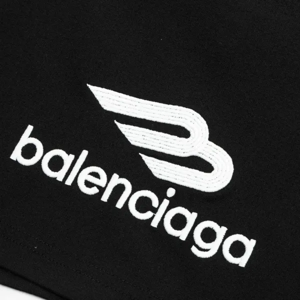 【BALENCIAGA  公式旗艦店】バレンシアガ  ショートパンツご好評に付き再入荷！250227