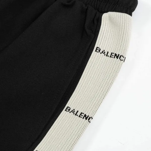 【BALENCIAGA  公式旗艦店】バレンシアガ  ショートパンツご好評に付き再入荷！250227