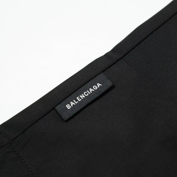 【BALENCIAGA  公式旗艦店】バレンシアガ   ショートパンツご好評に付き再入荷！250227