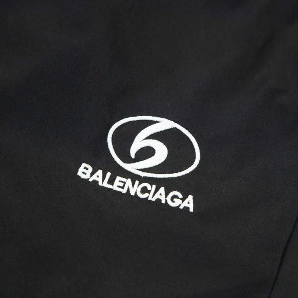 【BALENCIAGA  公式旗艦店】バレンシアガ   ショートパンツご好評に付き再入荷！250227