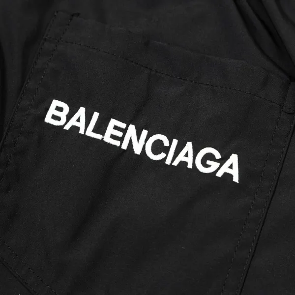 【BALENCIAGA  公式旗艦店】バレンシアガ   ショートパンツご好評に付き再入荷！250227