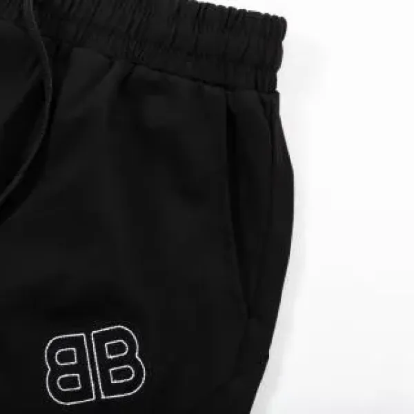 【BALENCIAGA  公式旗艦店】バレンシアガ  ショートパンツご好評に付き再入荷！250227