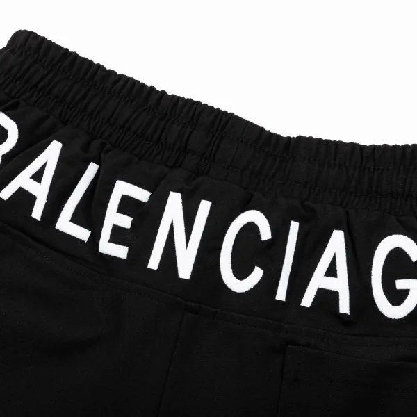 【BALENCIAGA 公式旗艦店】バレンシアガ ショートパンツご好評に付き再入荷!250227 【BALENCIAGA 公式旗艦店】バレンシアガ ショートパンツご好評に付き再入荷!250227