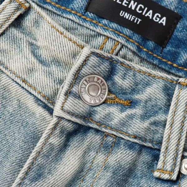 【BALENCIAGA  公式旗艦店】バレンシアガ  ショートパンツご好評に付き再入荷 240717