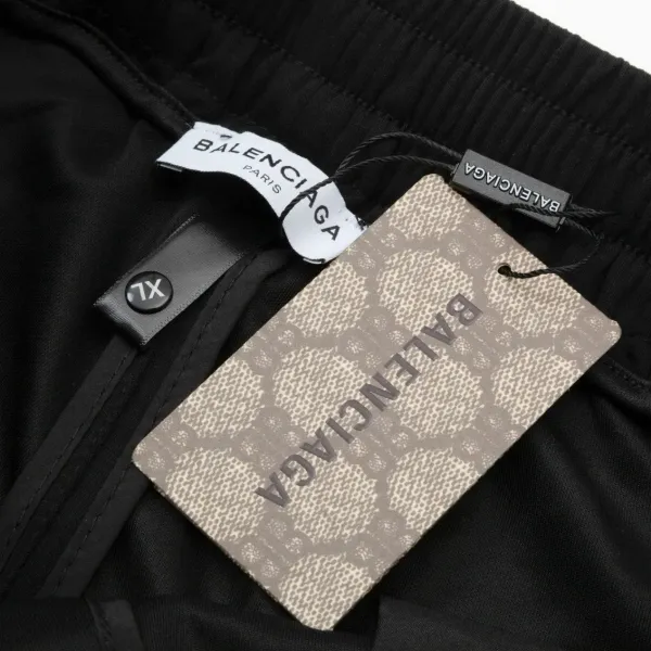 【BALENCIAGA 公式旗艦店】バレンシアガ  ショートパンツ  ご好評に付き再入荷 240717