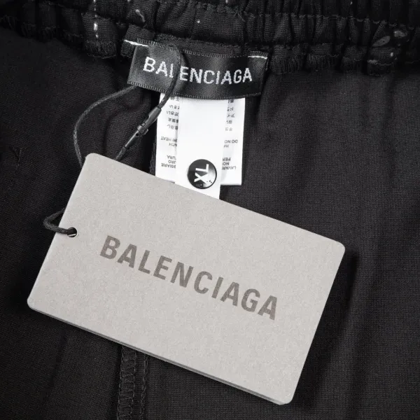 【BALENCIAGA  公式旗艦店】バレンシアガ   ショートパンツ  ご好評に付き再入荷！