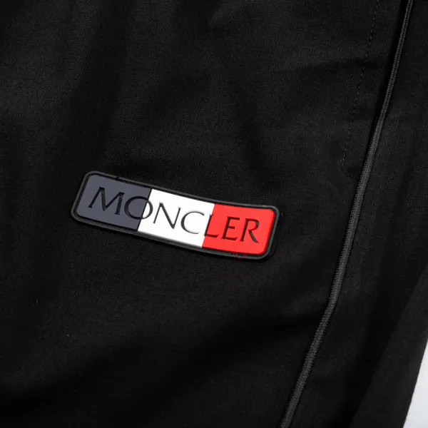 【MONCLER  公式旗艦店】モンクレール   ショートパンツご好評に付き再入荷！250225