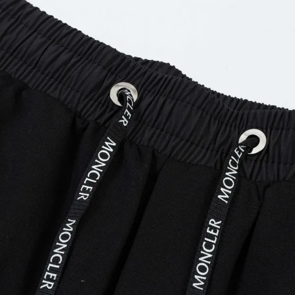 【MONCLER  公式旗艦店】モンクレール   ショートパンツご好評に付き再入荷！250225