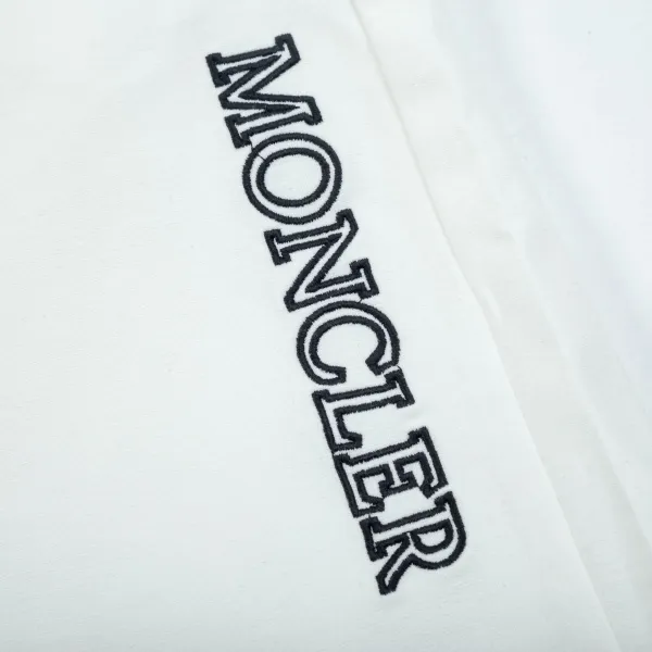 【MONCLER  公式旗艦店】モンクレール   ショートパンツご好評に付き再入荷！250225