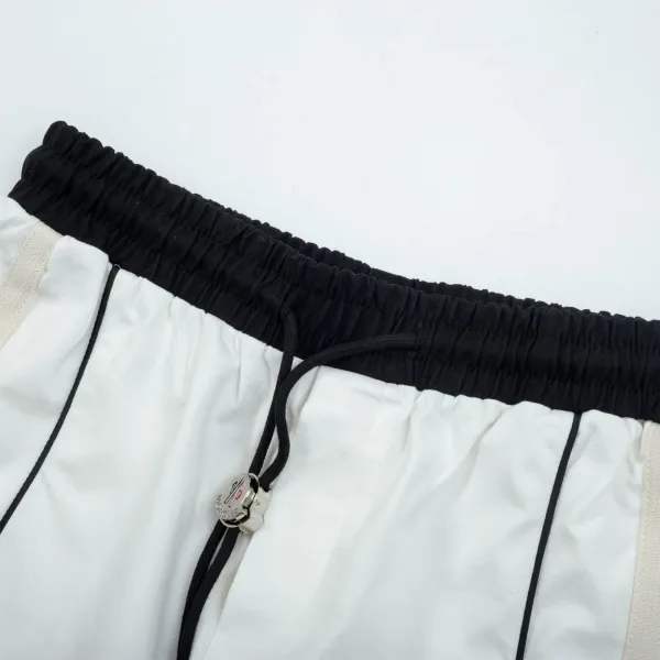 【MONCLER  公式旗艦店】モンクレール   ショートパンツご好評に付き再入荷！250225