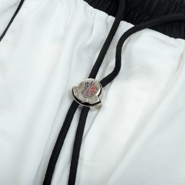 【MONCLER  公式旗艦店】モンクレール   ショートパンツご好評に付き再入荷！250225