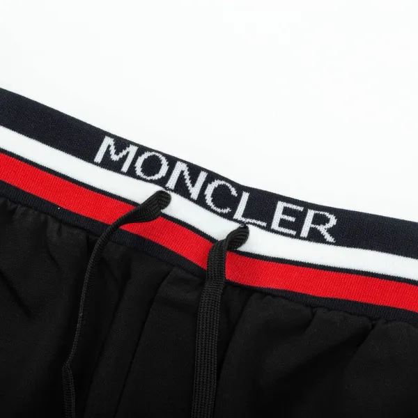 【MONCLER  公式旗艦店】モンクレール   ショートパンツご好評に付き再入荷！250225