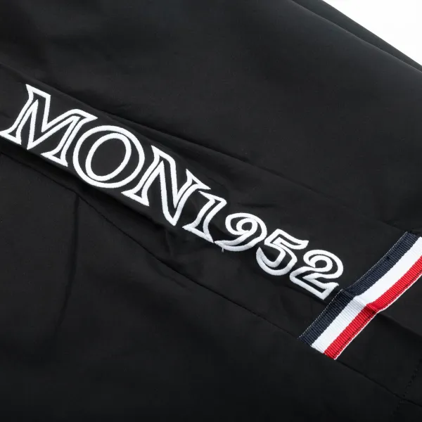 【MONCLER  公式旗艦店】モンクレール   ショートパンツご好評に付き再入荷！250225