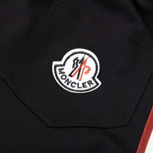 【MONCLER  公式旗艦店】モンクレール  ショートパンツ  ご好評に付き再入荷！