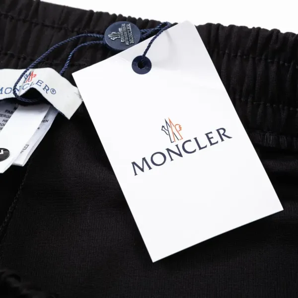 【MONCLER  公式旗艦店】モンクレール  ショートパンツ  ご好評に付き再入荷！