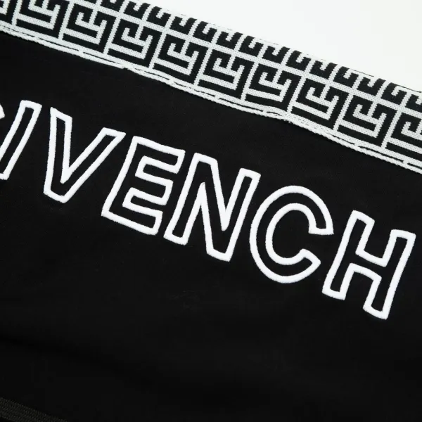 【GIVENCHY  公式旗艦店】ジバンシー ショートパンツご好評に付き再入荷 240803