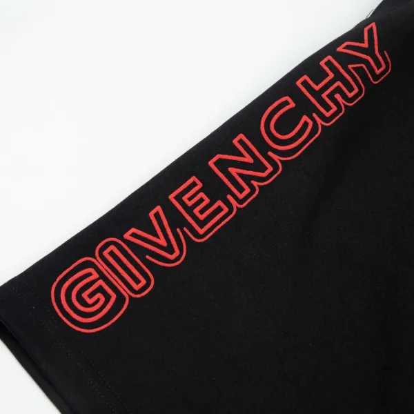 【GIVENCHY  公式旗艦店】ジバンシー ショートパンツご好評に付き再入荷！