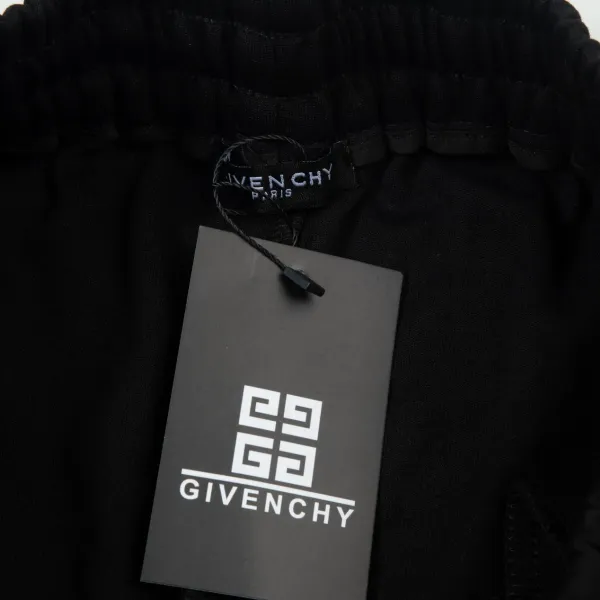 【GIVENCHY  公式旗艦店】ジバンシー ショートパンツご好評に付き再入荷！