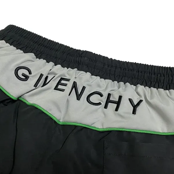 【GIVENCHY 公式旗艦店】ジバンシー   ショートパンツご好評に付き再入荷！