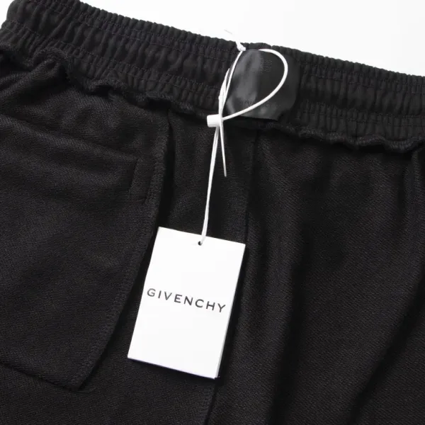 【GIVENCHY 公式旗艦店】ジバンシー   ショートパンツご好評に付き再入荷！