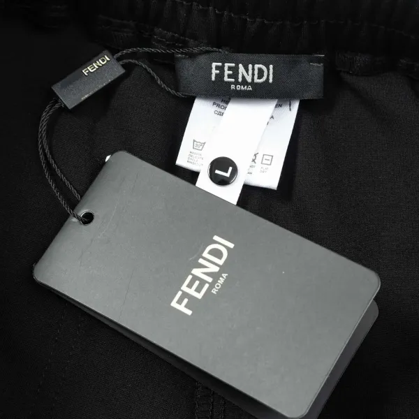 【FENDI  公式旗艦店】フェンディ  ショートパンツご好評に付き再入荷！250226