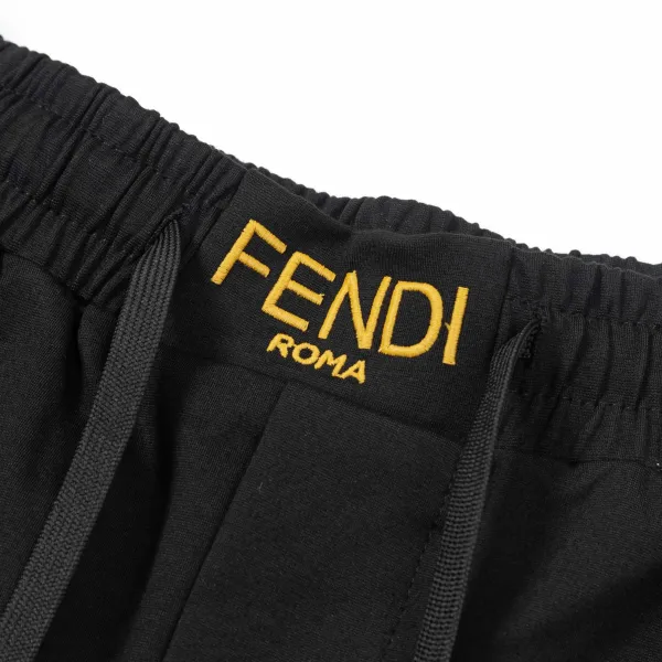 【FENDI  公式旗艦店】フェンディ  ショートパンツご好評に付き再入荷！250226