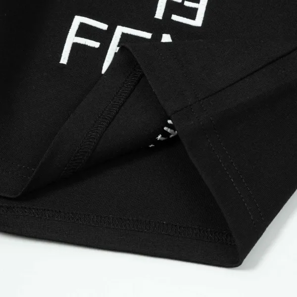 【FENDI  公式旗艦店】フェンディ  ショートパンツご好評に付き再入荷！250226