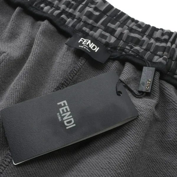 【FENDI  公式旗艦店】フェンディ  ショートパンツご好評に付き再入荷！250226