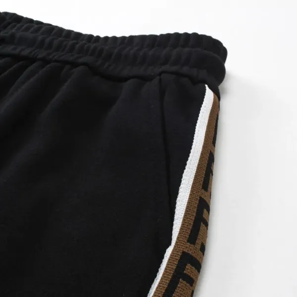 【FENDI 公式旗艦店】フェンディ ショートパンツご好評に付き再入荷!250226 【FENDI 公式旗艦店】フェンディ ショートパンツご好評に付き再入荷!250226