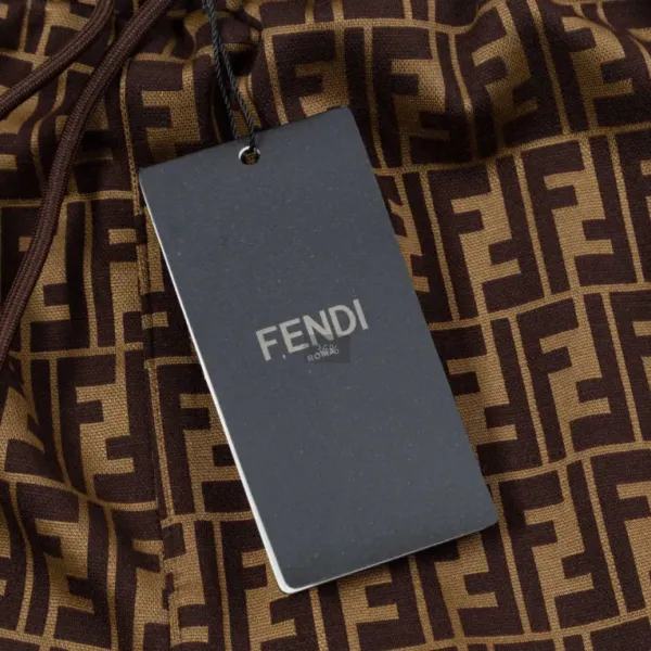 【FENDI   公式旗艦店】フェンディ  ショートパンツご好評に付き再入荷！250226