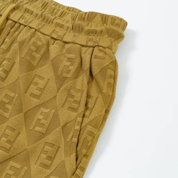 【FENDI  公式旗艦店】フェンディ  ショートパンツご好評に付き再入荷！250226