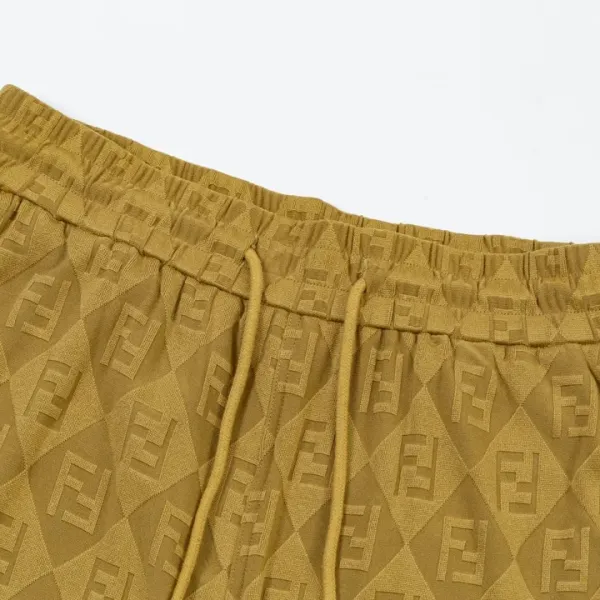 【FENDI  公式旗艦店】フェンディ  ショートパンツご好評に付き再入荷！250226