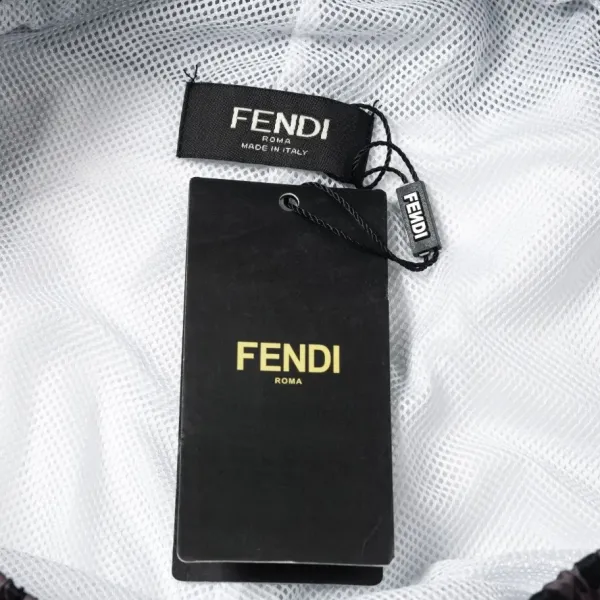 【FENDI 公式旗艦店】フェンディ ショートパンツご好評に付き再入荷 24624
