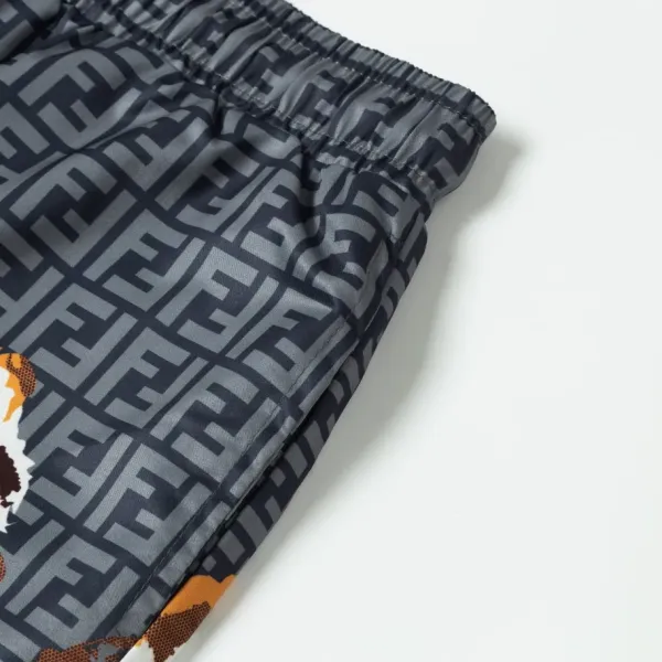 【FENDI 公式旗艦店】フェンディ ショートパンツご好評に付き再入荷 24624