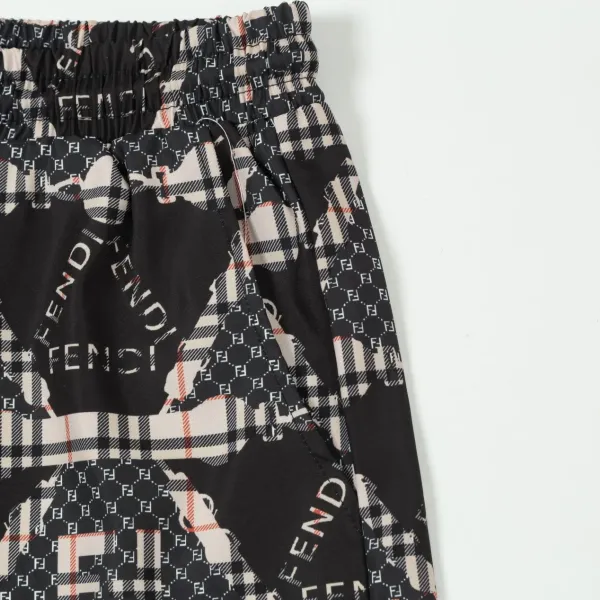 【FENDI 公式旗艦店】フェンディ ショートパンツ ご好評に付き再入荷! 【FENDI 公式旗艦店】フェンディ ショートパンツ ご好評に付き再入荷!