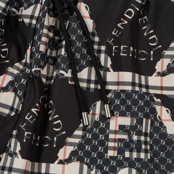 【FENDI 公式旗艦店】フェンディ ショートパンツ ご好評に付き再入荷! 【FENDI 公式旗艦店】フェンディ ショートパンツ ご好評に付き再入荷!